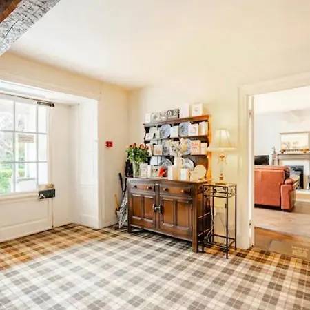 Old School House - With Private Onsite Parking 4*