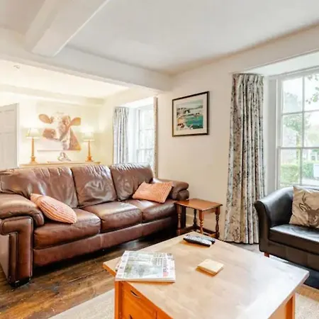 بيت ضيافة Old School House