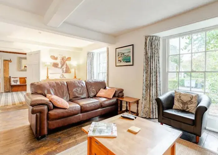 بيت ضيافة Old School House