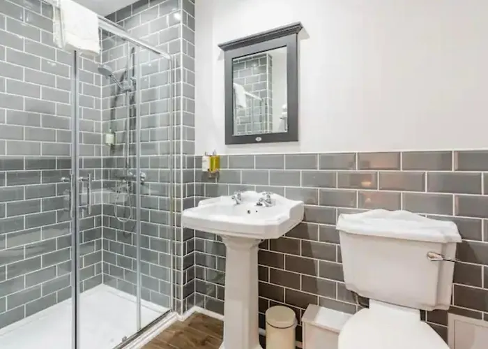 Old School House 3* هوكسهيد